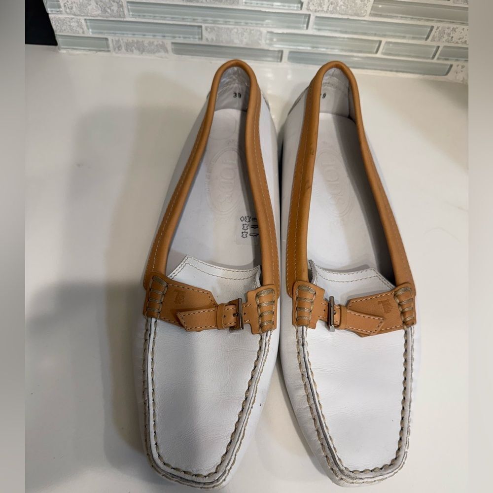 Tods Elegant White and Tan Loafers